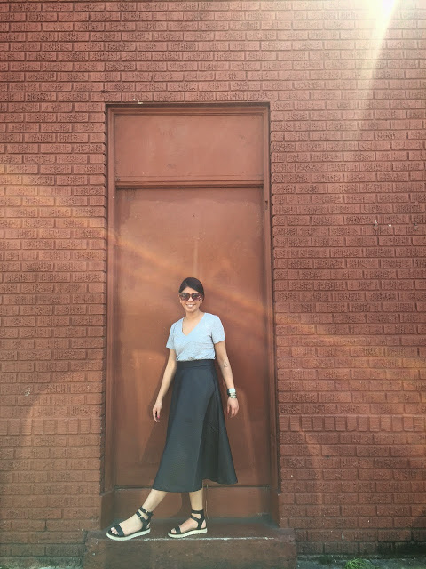 ootd, black midi skirt, sunglasses, spring, portland blogger, fashion blogger, pdx blogger, madewell, gray v neck shirt, topshop sandals ootd, black midi skirt, sunglasses, spring, portland blogger, fashion blogger, pdx blogger, madewell, gray v neck shirt, topshop sandals