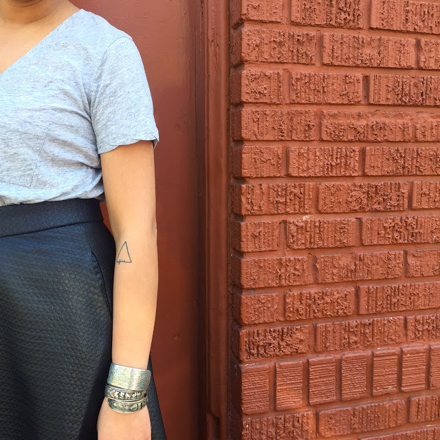 ootd, black midi skirt, sunglasses, spring, portland blogger, fashion blogger, pdx blogger, madewell, gray v neck shirt, topshop sandals ootd, black midi skirt, sunglasses, spring, portland blogger, fashion blogger, pdx blogger, madewell, gray v neck shirt, topshop sandals