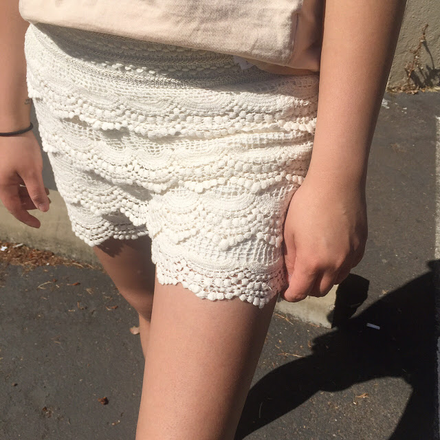 style blogger, portland fashion blogger, pdx street style, laced cream shorts, crochet shorts, v neck shirt, white sunglasses, summer style
