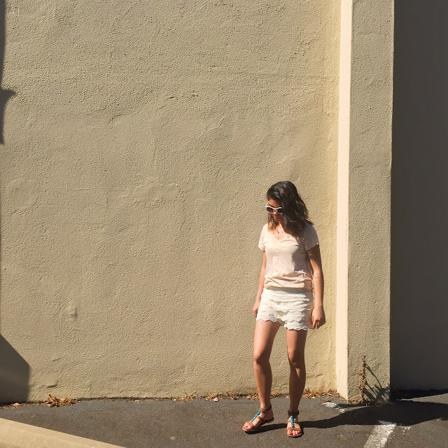 style blogger, portland fashion blogger, pdx street style, laced cream shorts, crochet shorts, v neck shirt, white sunglasses, summer style