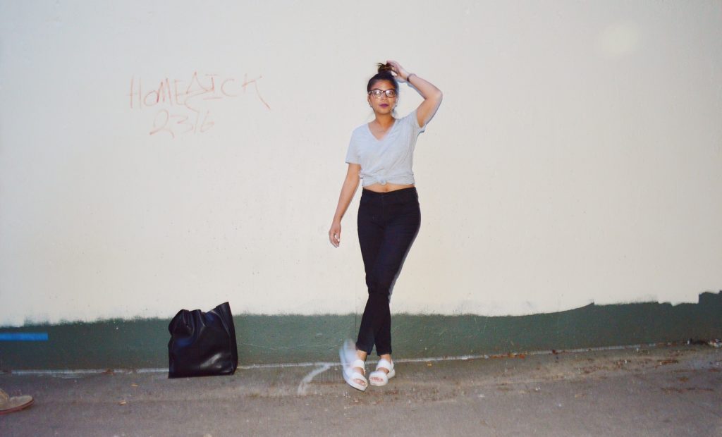wonder wall wednesday, style blogger, fashion blogger, portland fashion blogger, affordable fashion, high waisted black jeans, gray v neck tee shirt, white sandals wonder wall wednesday, style blogger, fashion blogger, portland fashion blogger, affordable fashion, high waisted black jeans, gray v neck tee shirt, white sandals