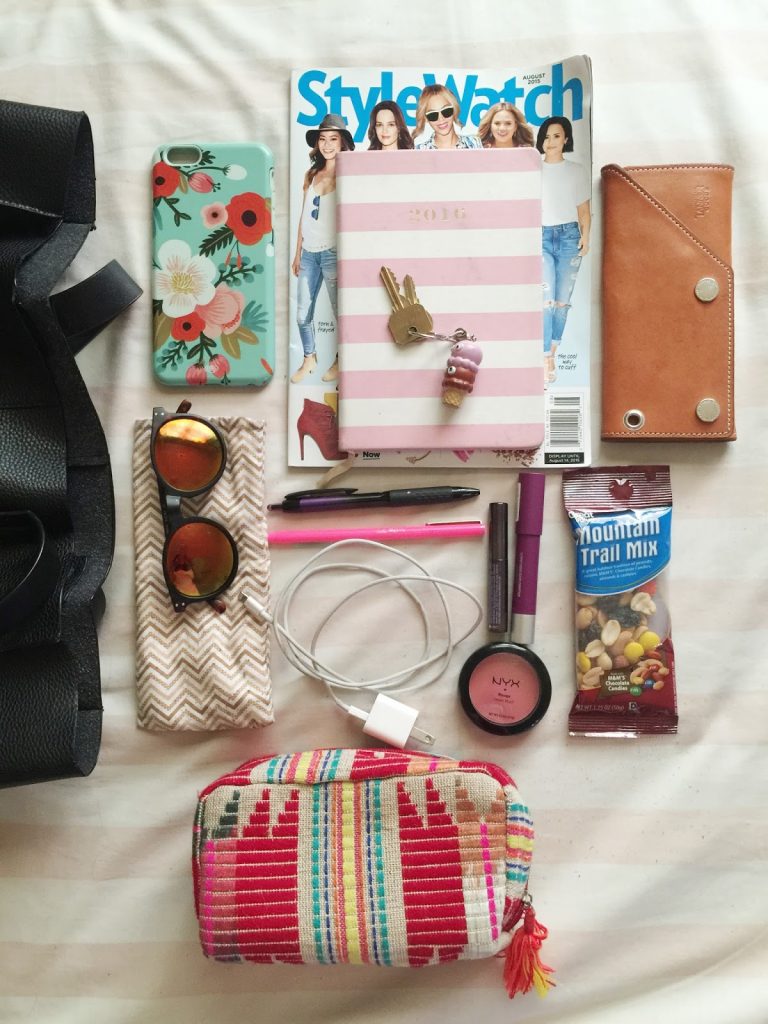 black handbag, fashion blogger, forever 21, iphone 6, portland blogger, Revlon, the ptown girls, what's in my bag, fblogger black handbag, fashion blogger, forever 21, iphone 6, portland blogger, Revlon, the ptown girls, what's in my bag, fblogger